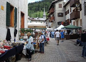 Caprile durante il mercatino